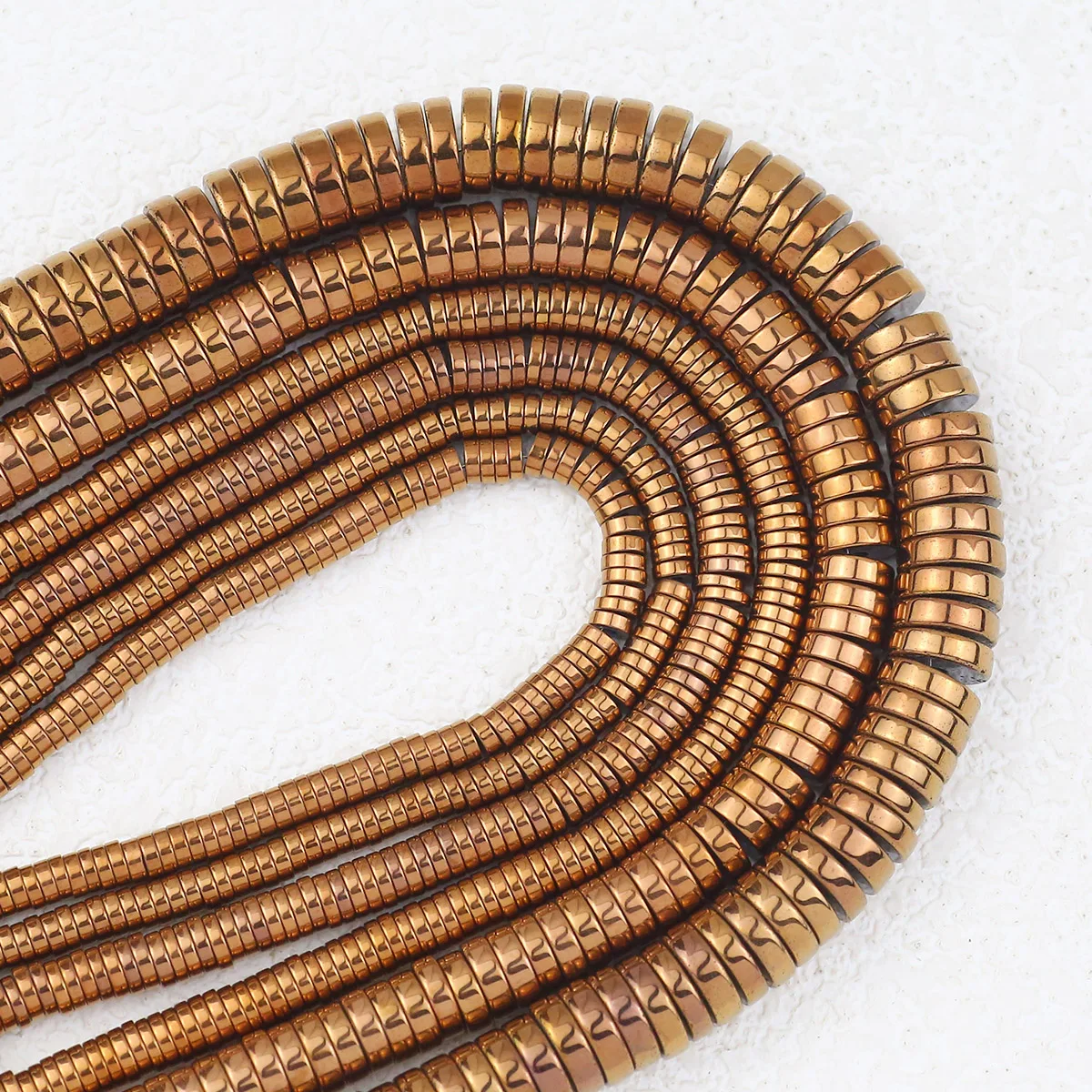 Плоские круглые натуральные камни с покрытием медного цвета гематитовые