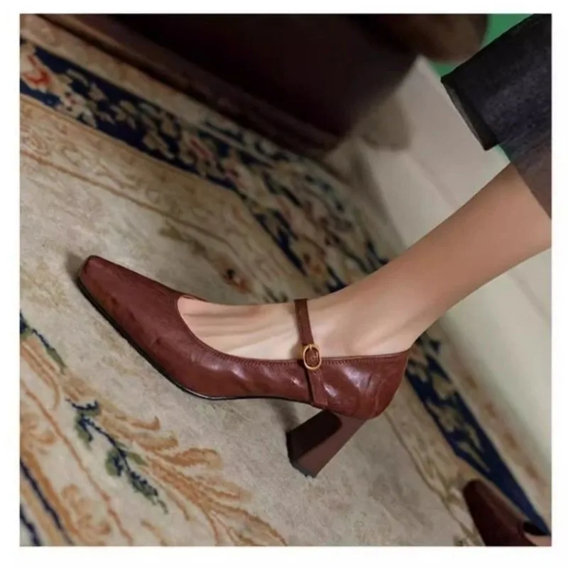 Однотонные однотонные туфли Мэри Джейн на высоком квадратном каблуке с пряжкой и