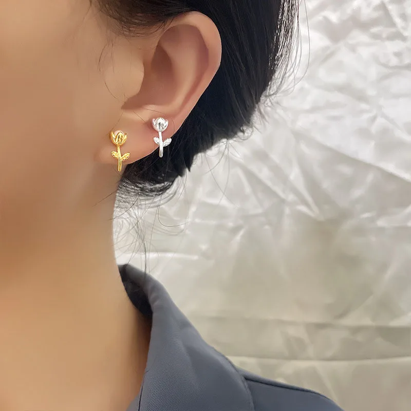 

Серьги-гвоздики Серебряного и золотого цвета с жемчугом