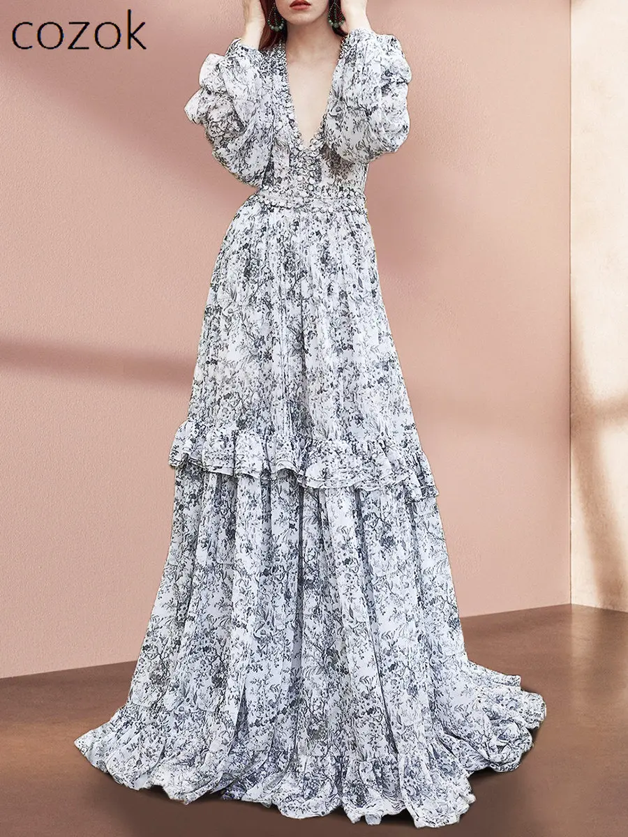 

Женское облегающее платье-макси с длинным рукавом и V-образным вырезом