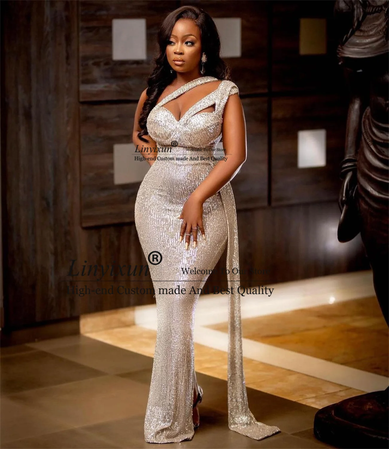 

Женское платье на одно плечо с блестками, без рукавов