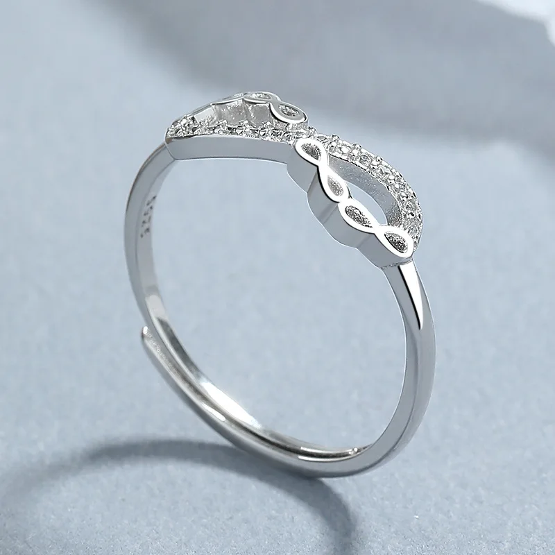 Женское кольцо из серебра 925 пробы с геометрическим рисунком