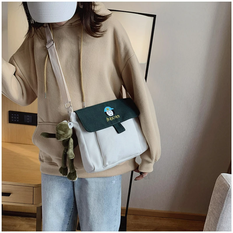 

TRAVEASY 2022 New Ins Simple Crossbody Bag Female Japanese Harajuku Retro Slung Shoulder Bag Small Fresh Canvas Bag Female Bags