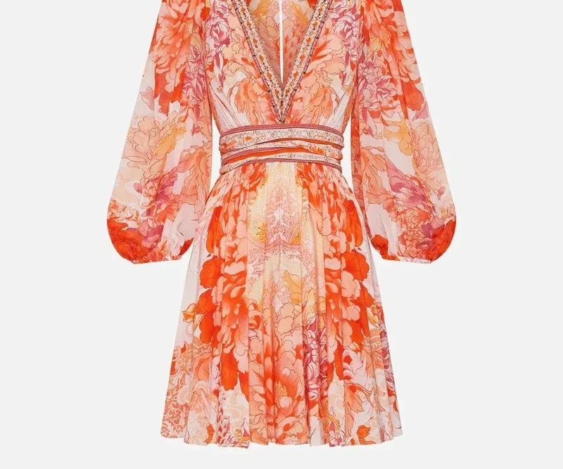 Женское шелковое мини-платье с цветочным принтом оранжевое элегантное платье
