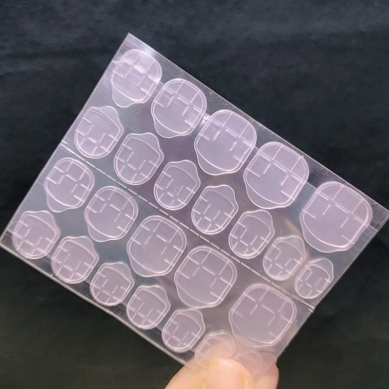 

Removable Nnail Glue