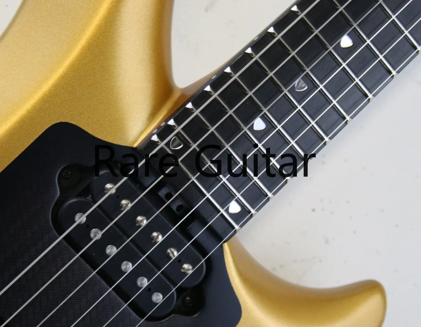 Электрогитары с тремоло 6 струн John Petrucci Majesty Gold Mine (Black Center) Бридж &amp Whammy Bar |