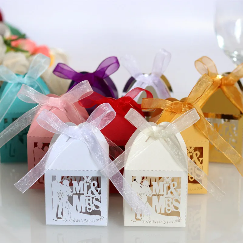 

10pcs Romantic Wedding Candy Dragee Box Mr&Mrs Laser Hollow Bride Groom Small Boxes for Gifts Guest Favors Case Packaging