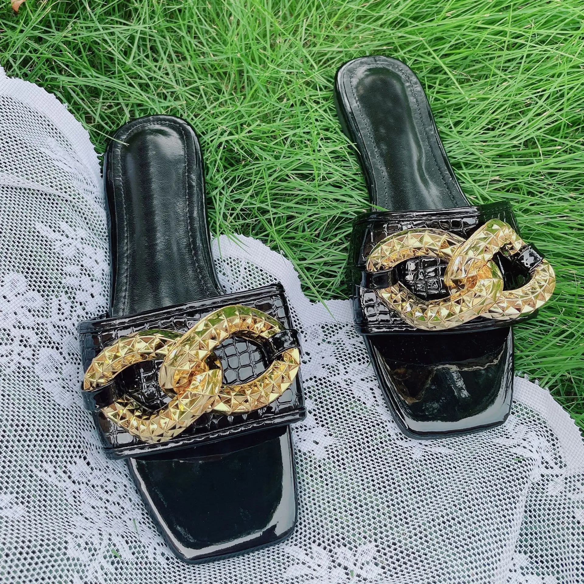 Flats Slippers for Woman 2022 Summer Slides for Women Fashion Retro Metal Decoration Plus Size 42 Women Shoes Slippers Female