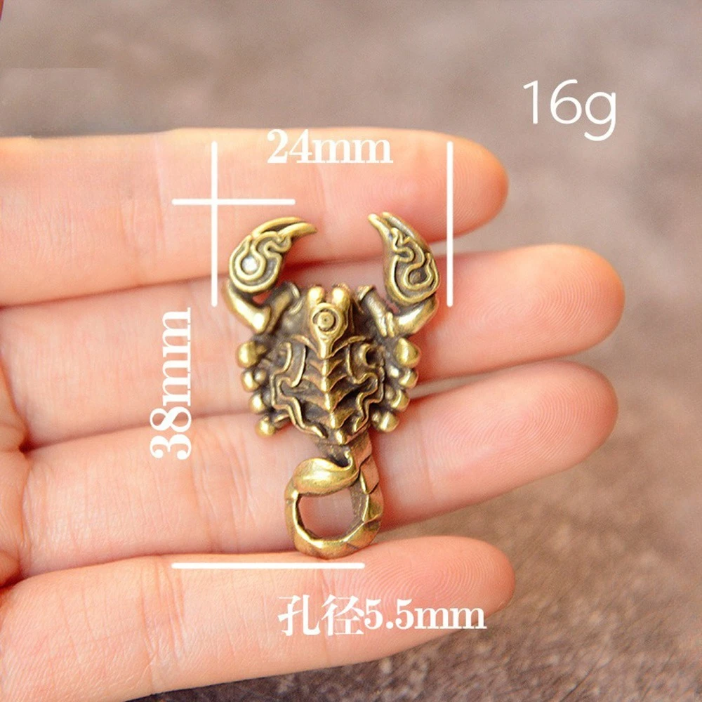 

Латунная статуя скорпиона