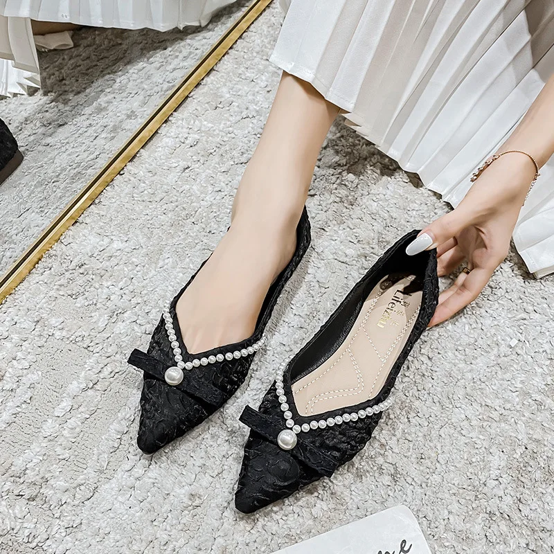 Plus Size 35-43 Women Pointed Toe Flats shoes Bling Pearl Bowknot Wedding Shoes Fashion Ballet Flats Slip on Lady Party flats