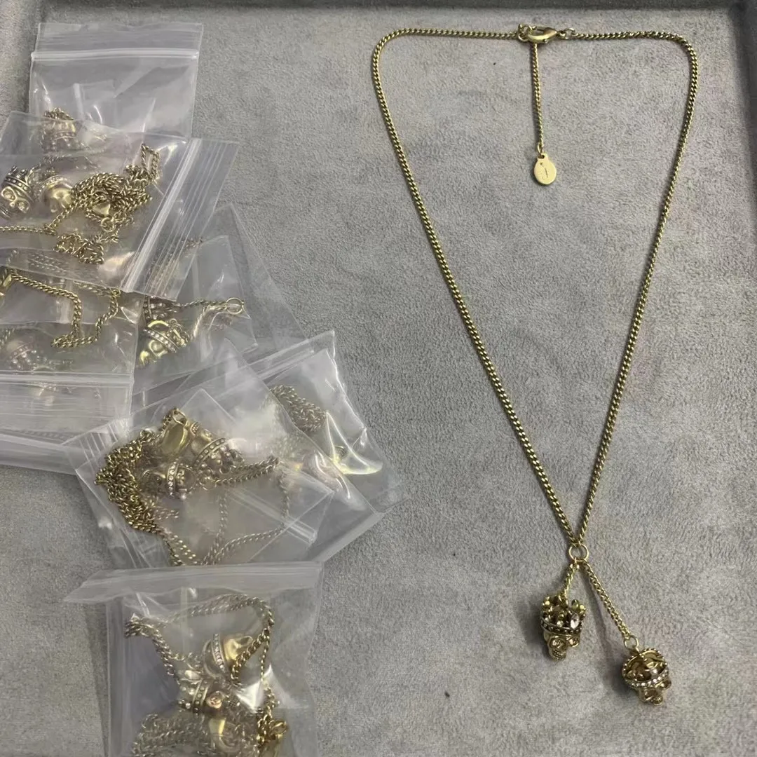 

European and American popular double skull pendant necklace