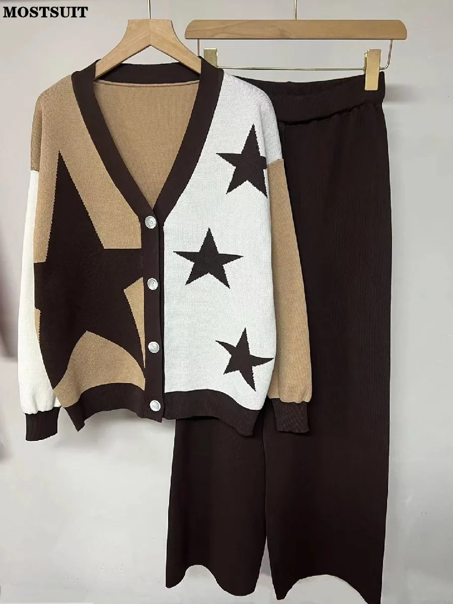 

Женский жаккардовый брючный костюм, элегантный винтажный трикотажный комплект из двух предметов, кардиган со звездами и V-образным вырезом и широкие брюки, 2024