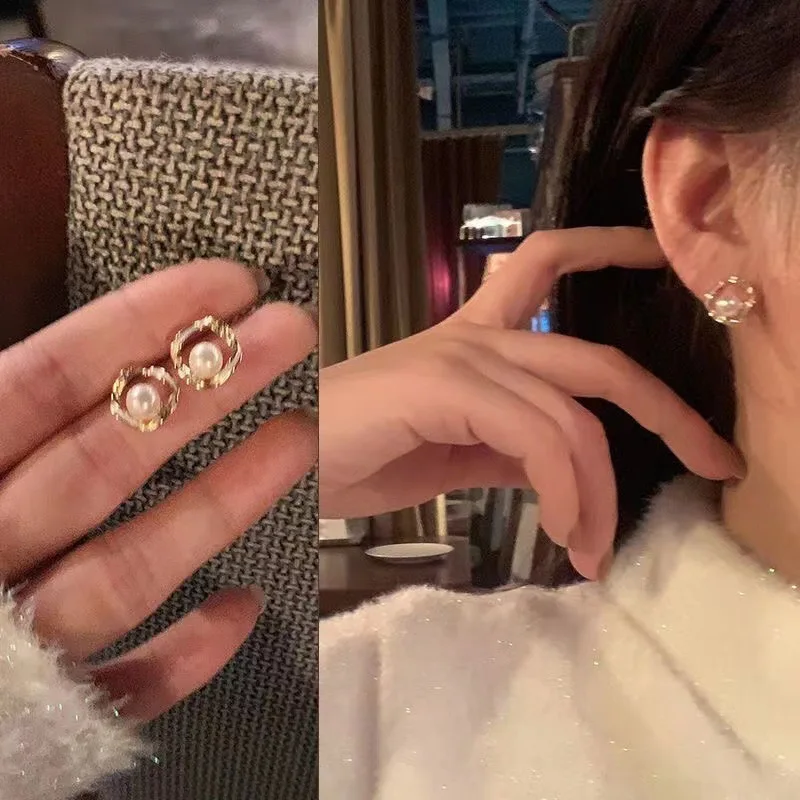 

Pearl Earrings Designer Jewelry Women New Korean Fashion Delicate Small Stud Earrings