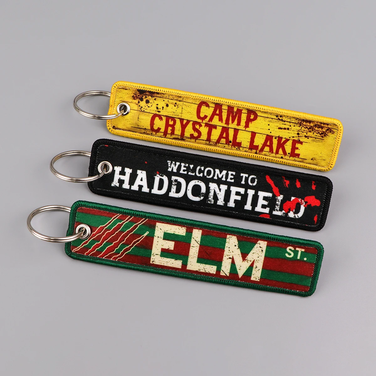 Брелок для ключей с вышивкой автомобиля