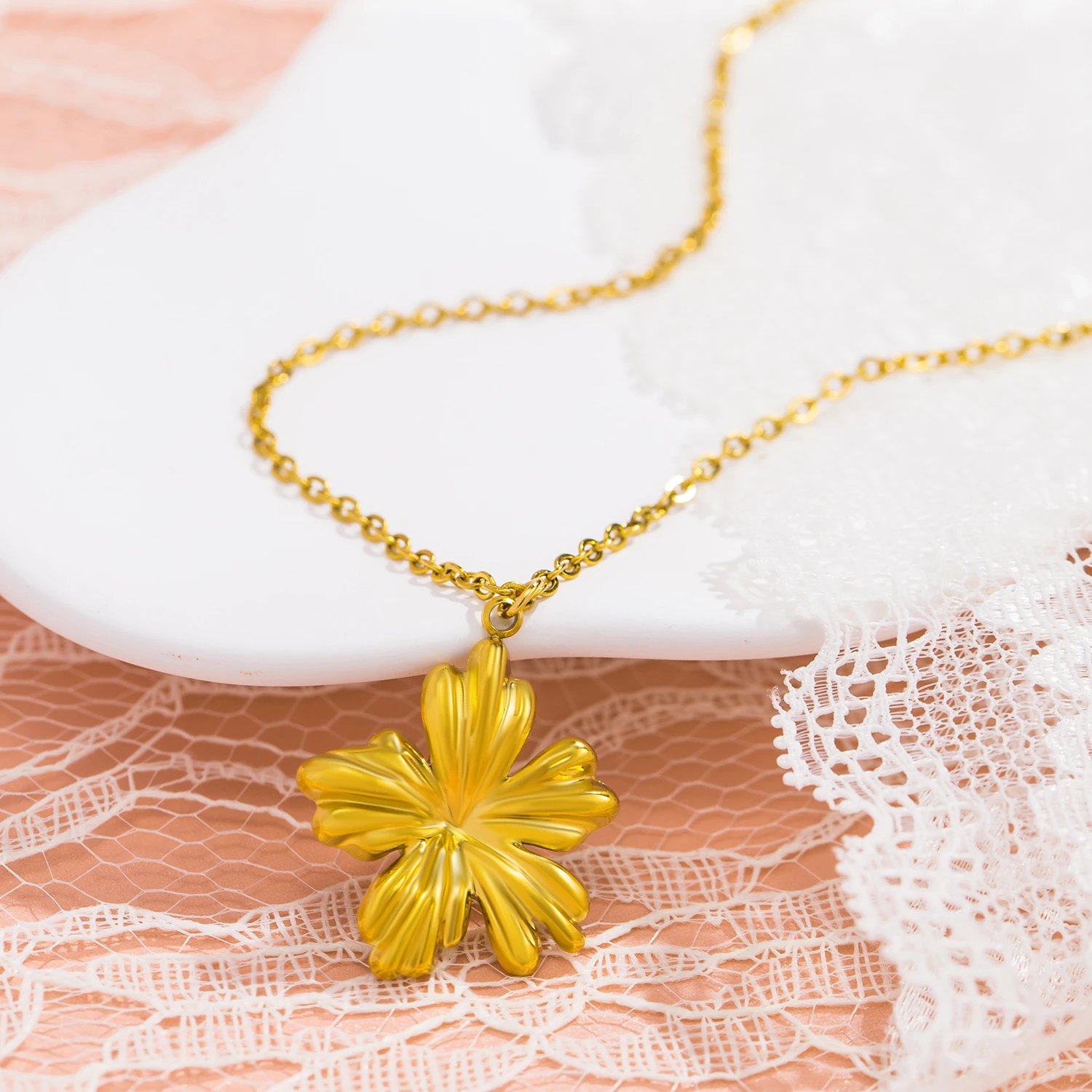 Модное ожерелье из нержавеющей стали с позолоченным цветком модное подвеской