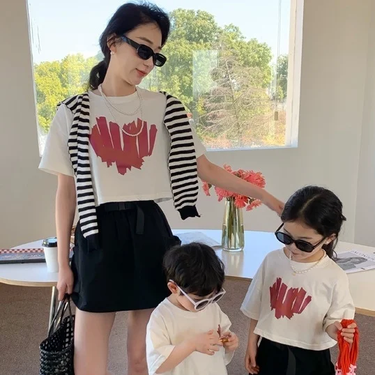 Семейные комплекты для родителей и детей с рисунком смайлика подходящая ко всему