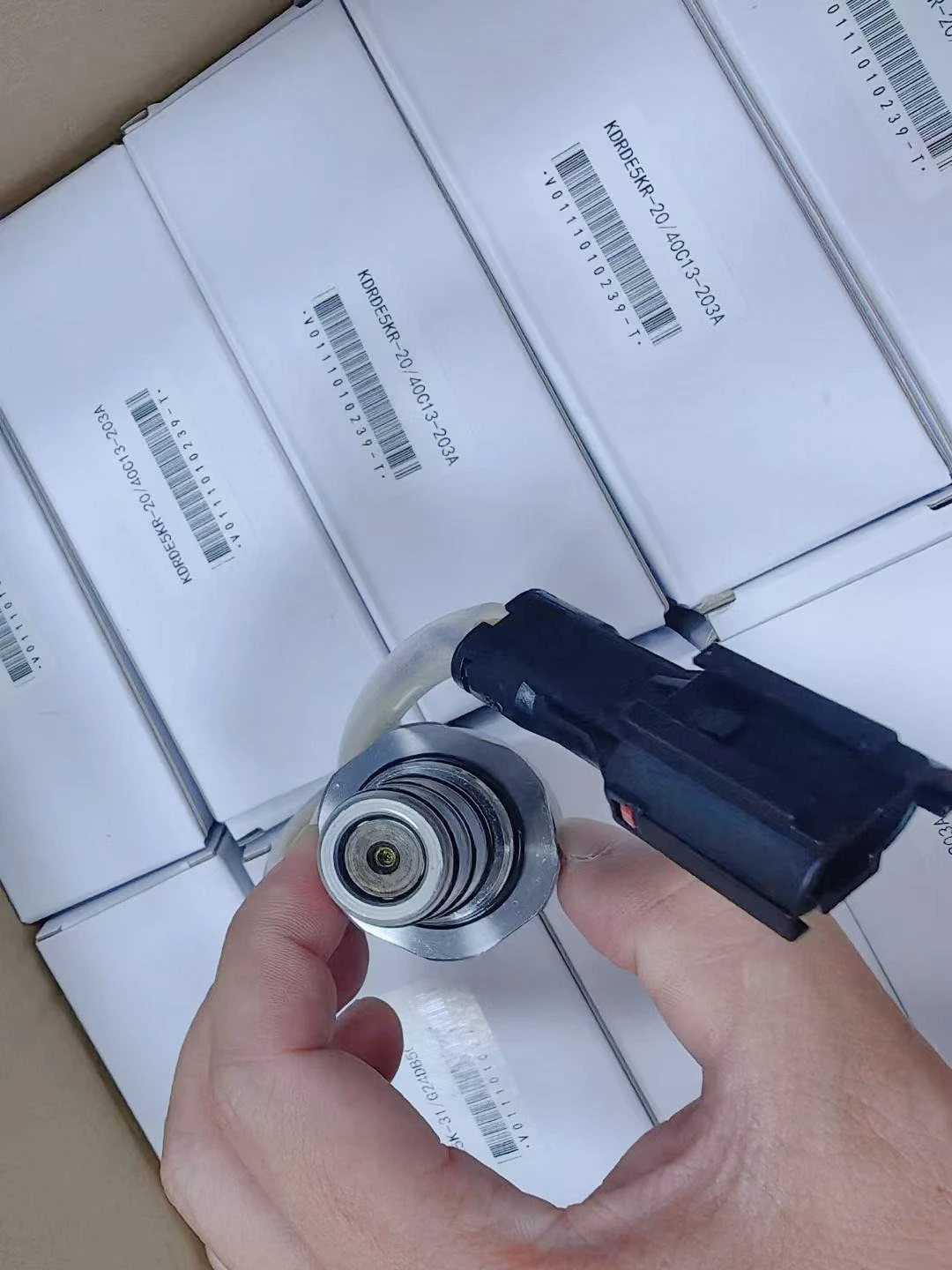 SKX5P-17-210 KDRDE5KR-20 40C13-203A EZ20V00018F1 Электромагнитный клапан для Kobelco SK200-6E SK230-6E SK200-8 SK120 SK135 SK200 SK210 (art.: 3920cf67a40b2) - 3920cf67a40b2