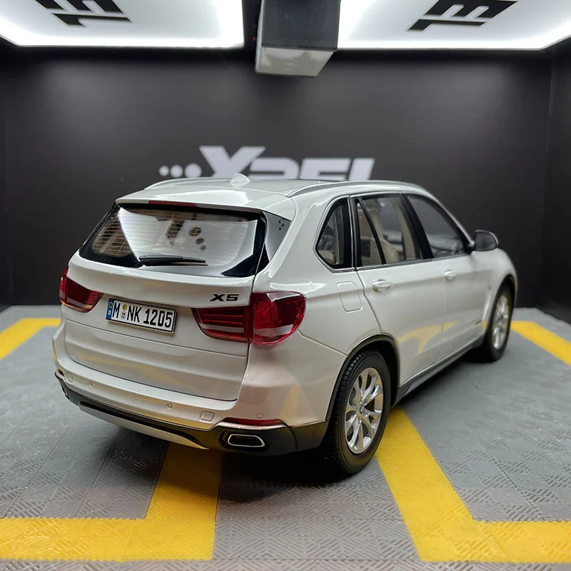 Коллекция полноразмерных моделей автомобилей из сплава Paragon 1:18 X5 F15