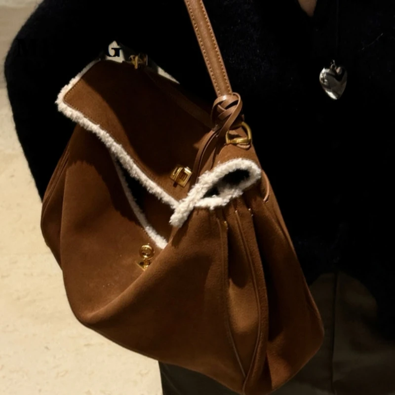 Женская замшевая кожаная сумка-тоут с золотым замком большая вместительная