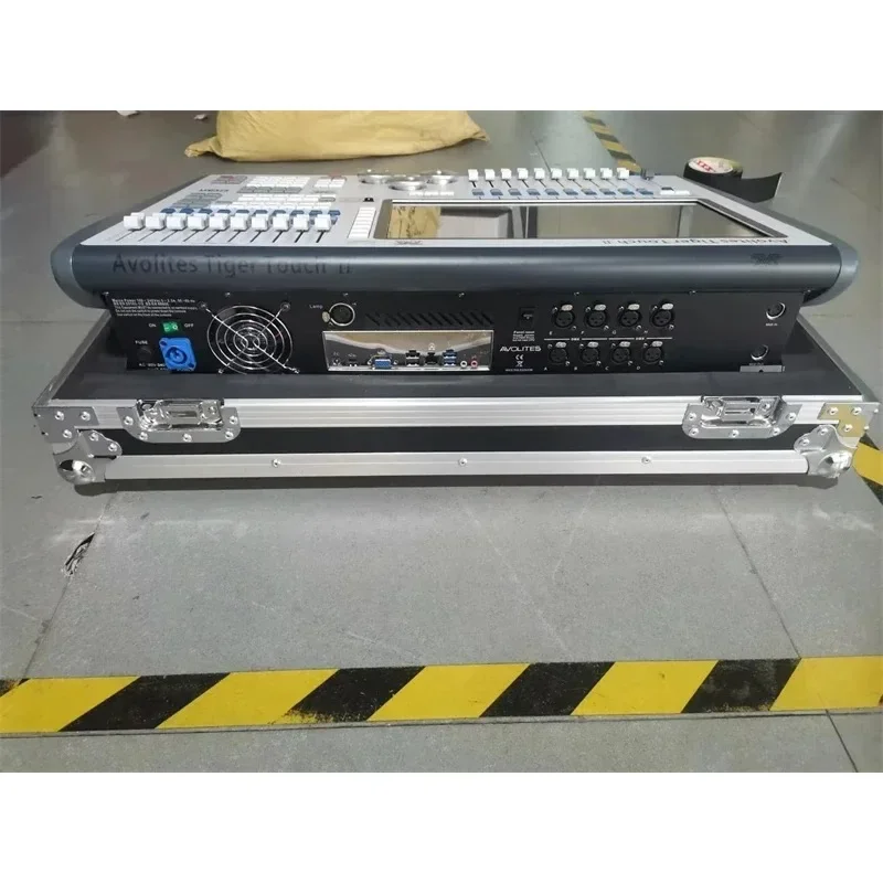 Фото Пульт управления освещением Tiger Touch II Titan DMX512 Avolites Professional с кейсом для транспортировки №3