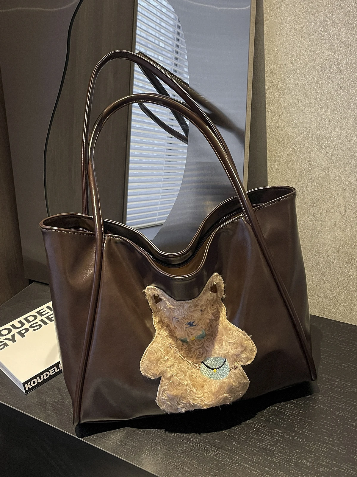 Осенне-зимняя вместительная Ретро сумка для женщин новинка 2024 Повседневная