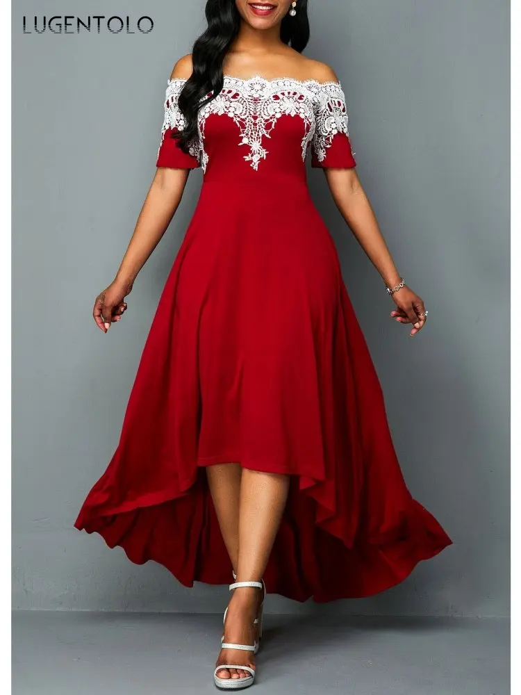 

Женское кружевное платье с вырезом лодочкой и вышивкой