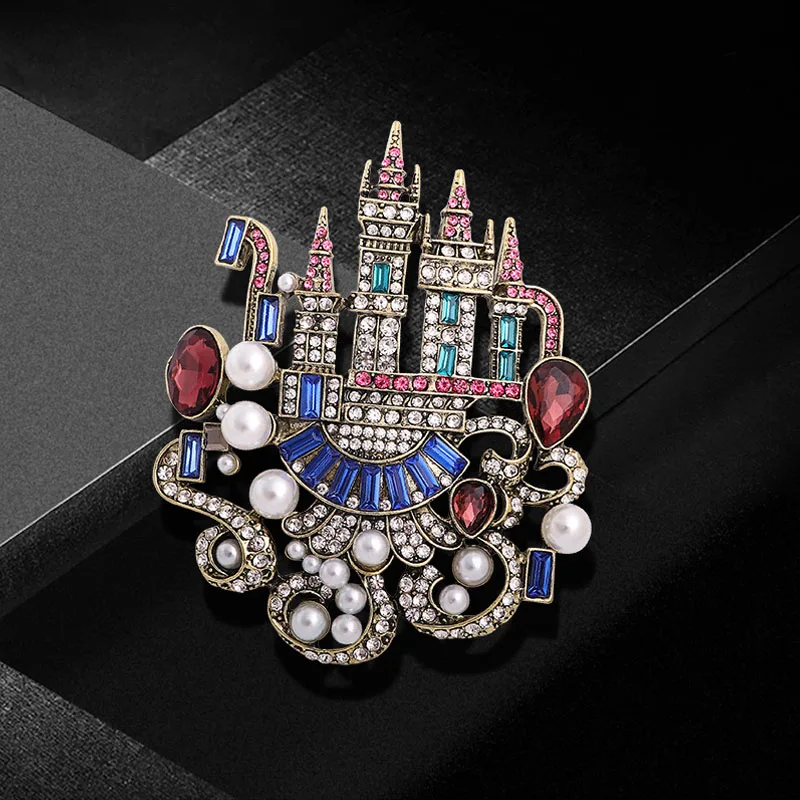 

Vintage European Castle Brooch Alloy Rhinestone Color Crystal Brooches Pins Fashion Temperament Personality Pearl Corsage Gift