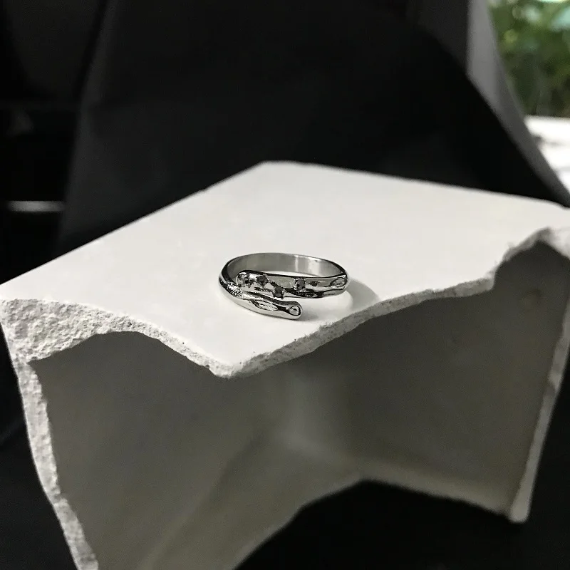 Share Simple Cold Sle Open Small Gem Embellished Personali Men and Women Couple Trendy Index Finger Tail Ring