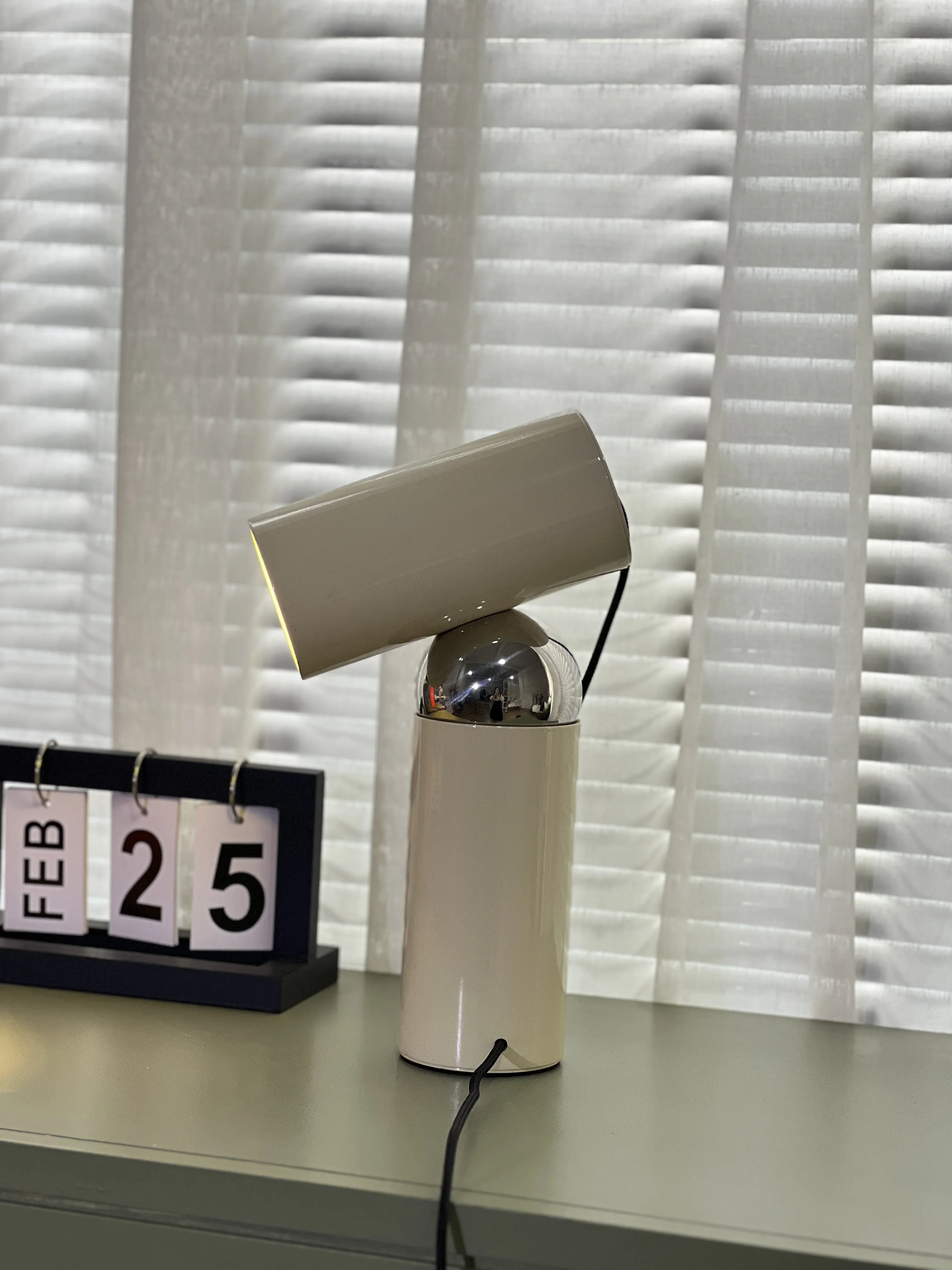 Серия регулируемая настольная лампа с магнитным подключением прикроватная