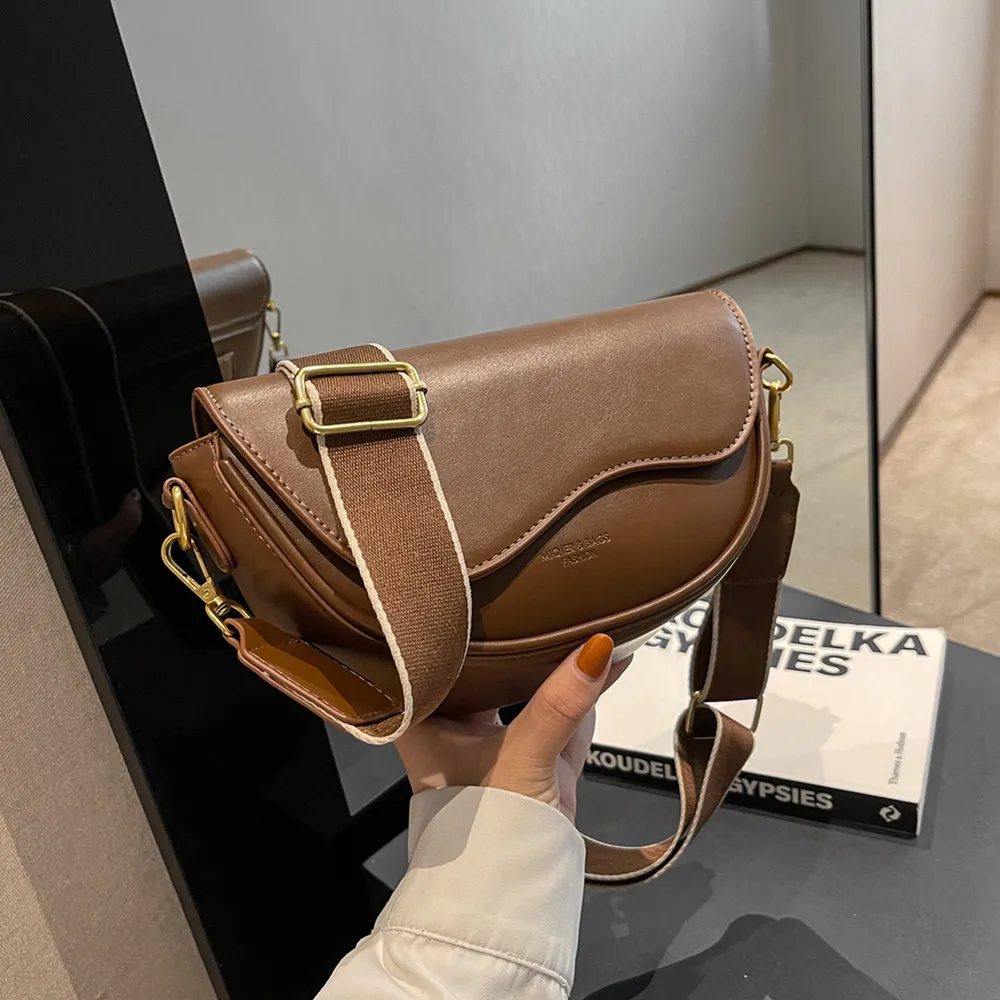 

Toptrends Retro Semicircle Saddle Small Shoulder Crossbody Bags For Women 2022 Autumn Luxury Designer Wide Strap Ladies Handbags