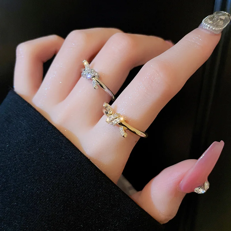 

Luxury Zircon Ring for Women Gold Color Silver Color Index Finger Rings Twisting Design Trendy Jewelry Elegant Metal Accessories