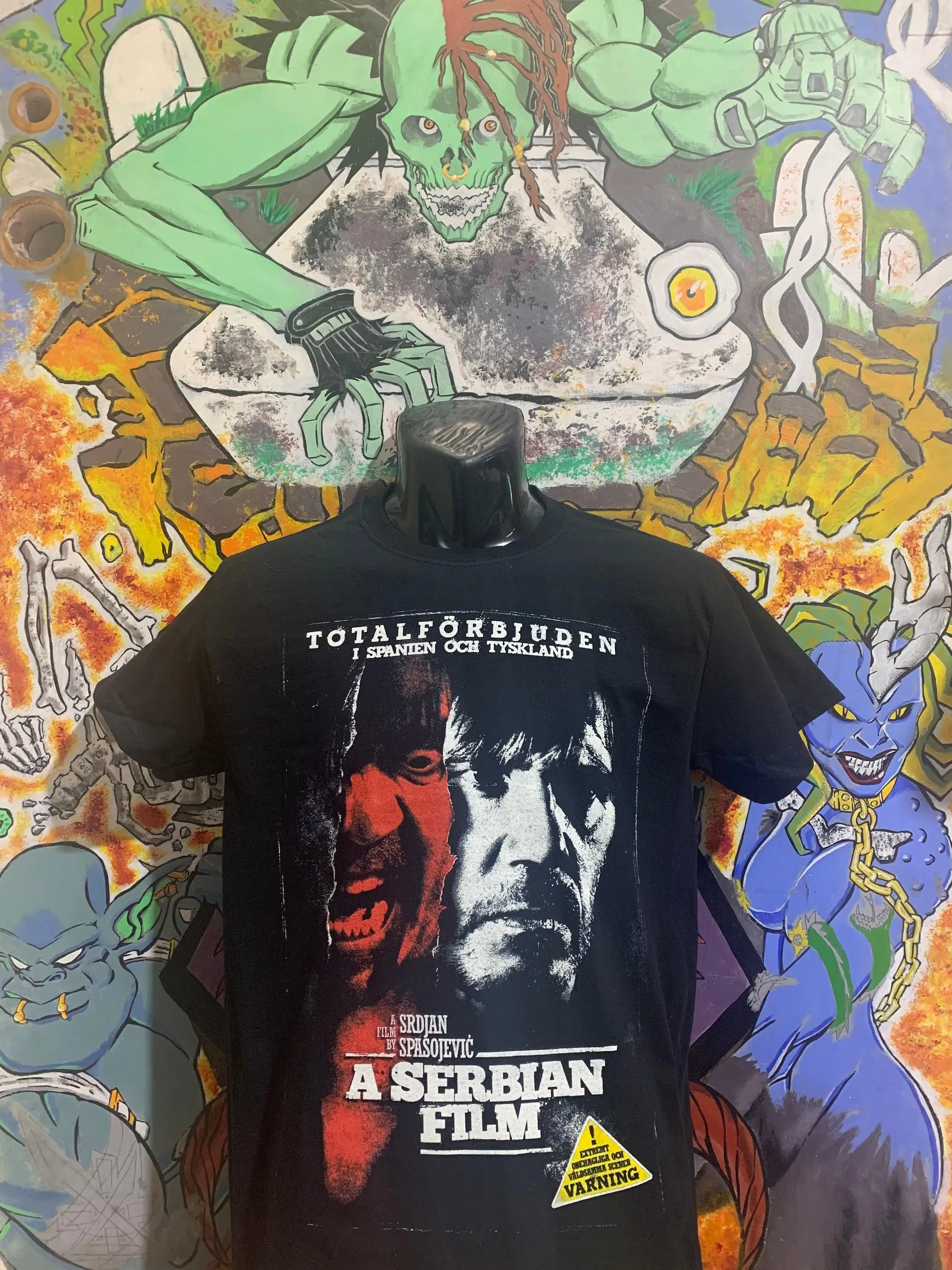 Футболка с сербским фильмом Total Forbjuden ужас