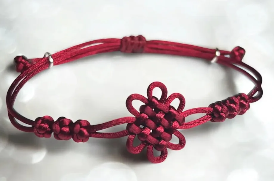 

Тканевый браслет Lucky Woven Bracelet