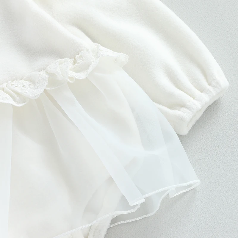 

Детское платье-комбинезон с длинным рукавом и кружевной отделкой