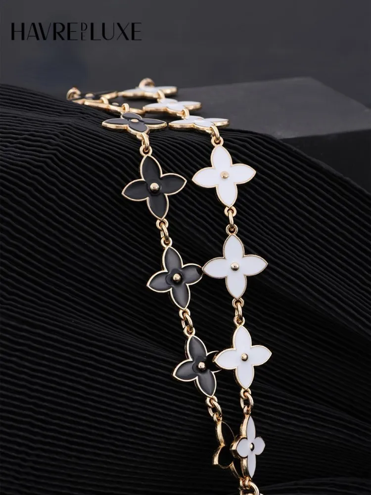 Bag hanging chain double-layer black and white four leaf clover female ornament portable short chain single-purchase accessories