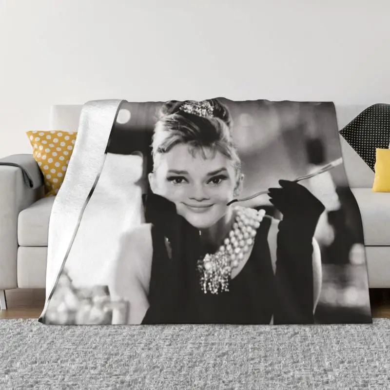 

Cute Audrey Hepburn Sofa Fleece Throw Blanket Warm Flannel Blankets for Bedding Office Sofa Quilt