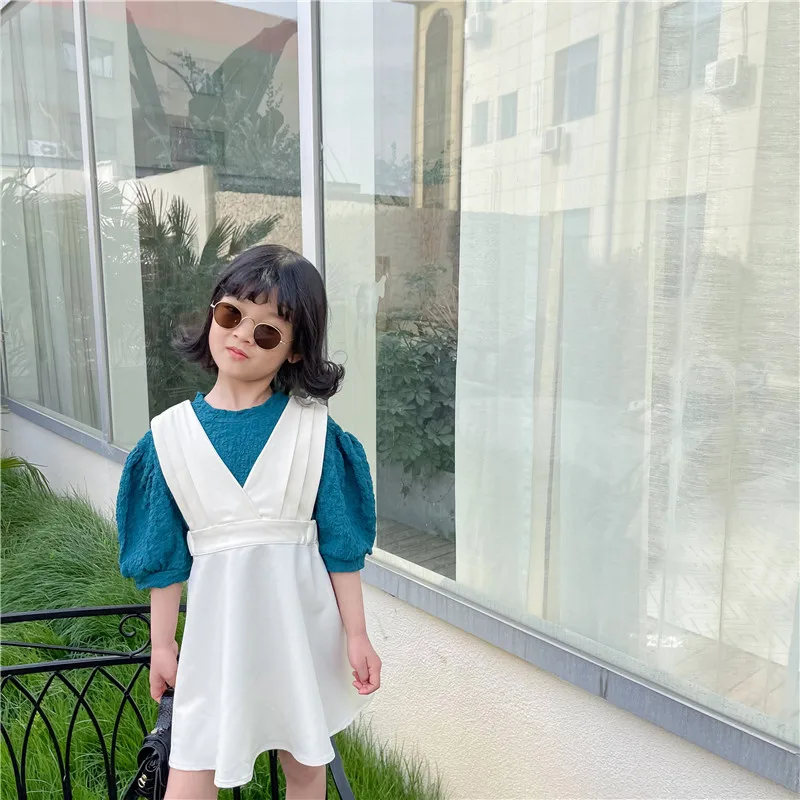 

Платье без рукавов до колен с V-образным вырезом