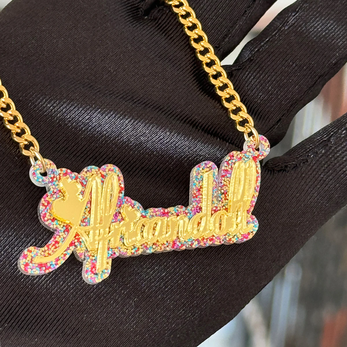 Индивидуальное акриловое ожерелье с именем на заказ ожерелья разноцветным фоном