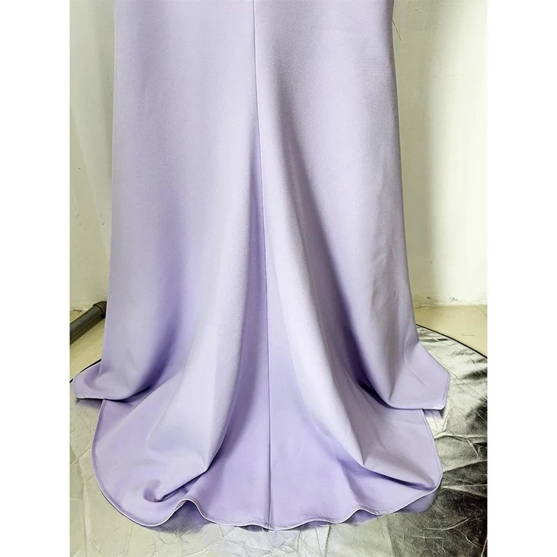 Женское длинное вечернее платье дизайнерское макси с разрезом украшенное