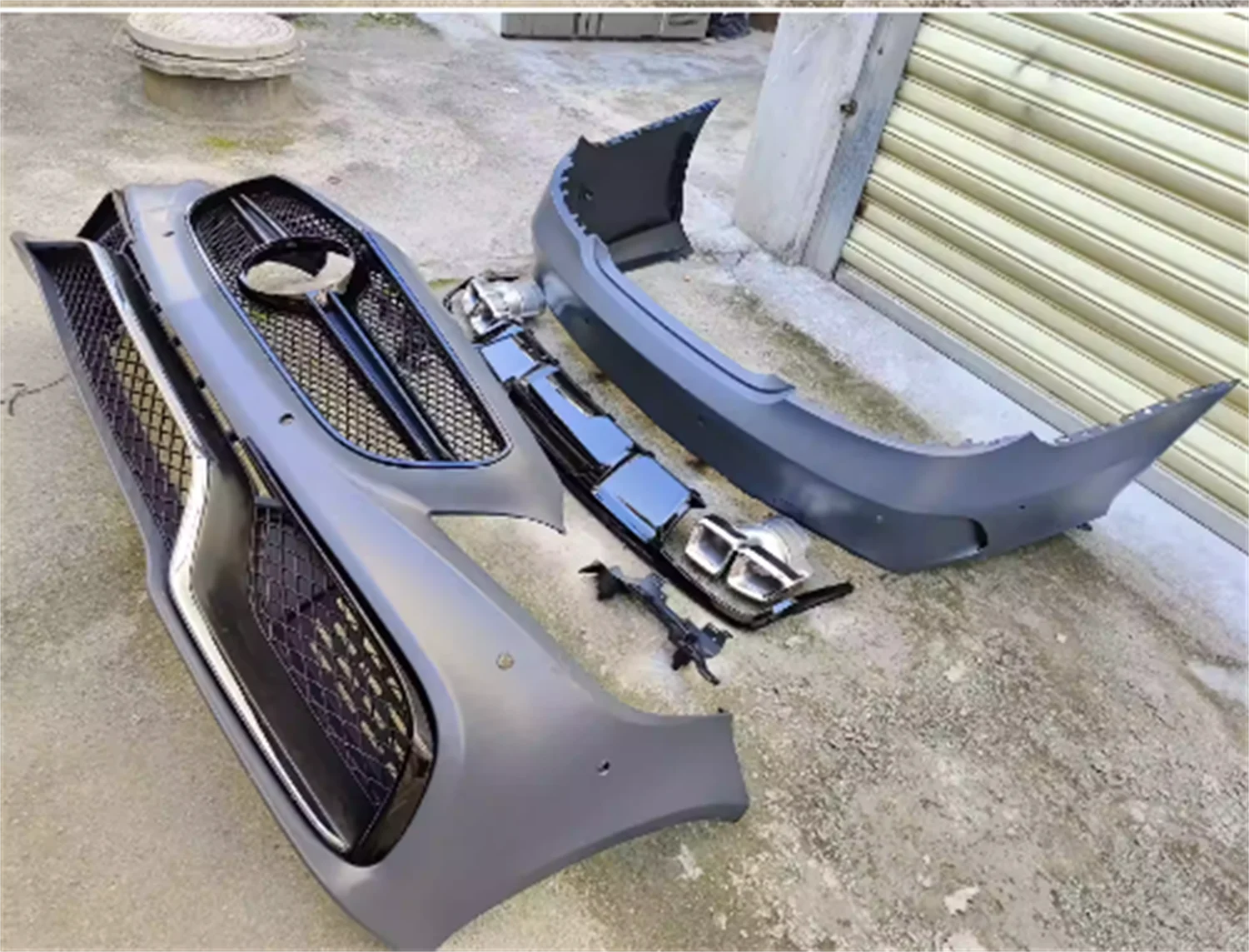 Комплект для переднего и заднего бампера Mercedes Benz W218 CLS CLS63