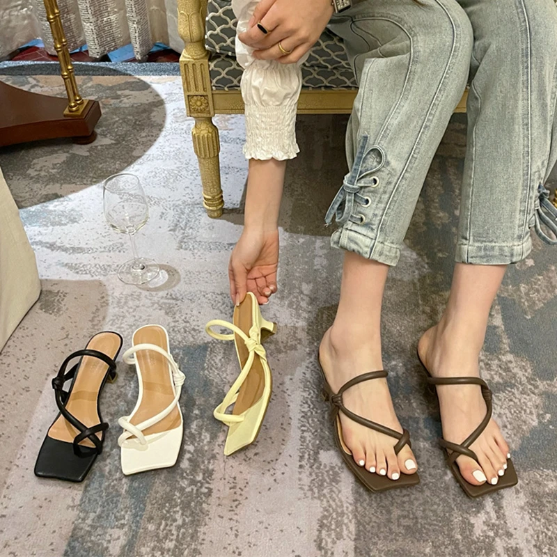 2022 New Fashion Narrow Band Women Slipper Square Toe Thin Low Heel Ladies Outdoor Beach Slides Casual Sandal Flip Flop Shoes
