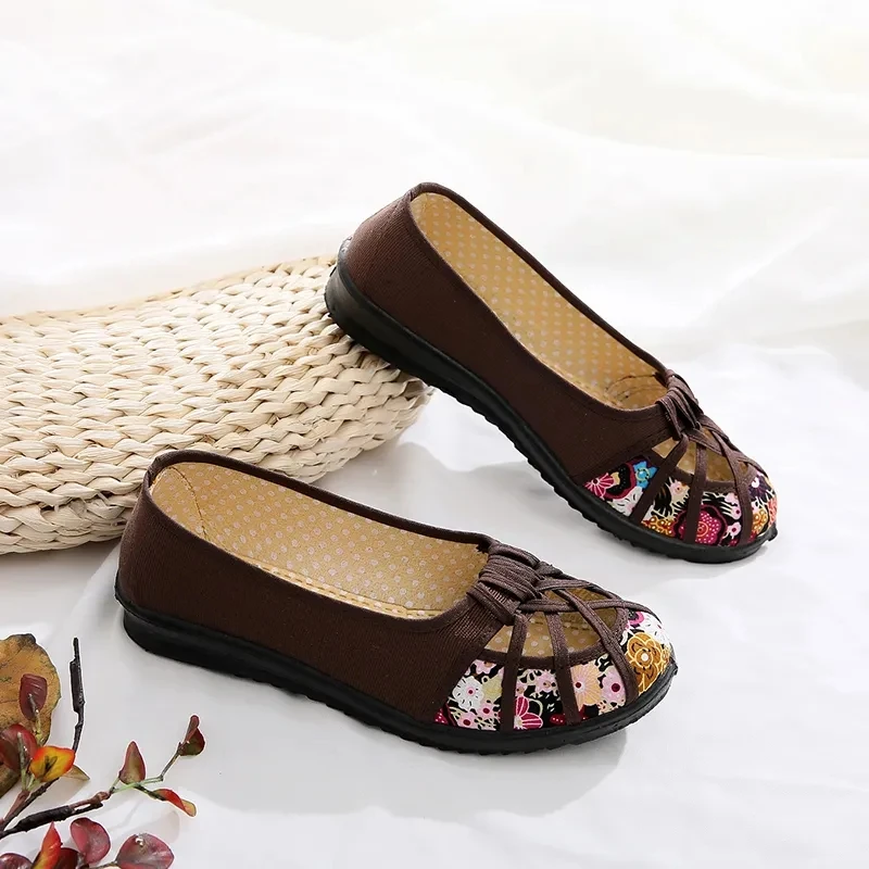 Women Flat Shoes Casual Hollow Mesh Cloth Loafers Slip on Summer Spring Mother Sandals Breathable Zapatos Mujer Femme