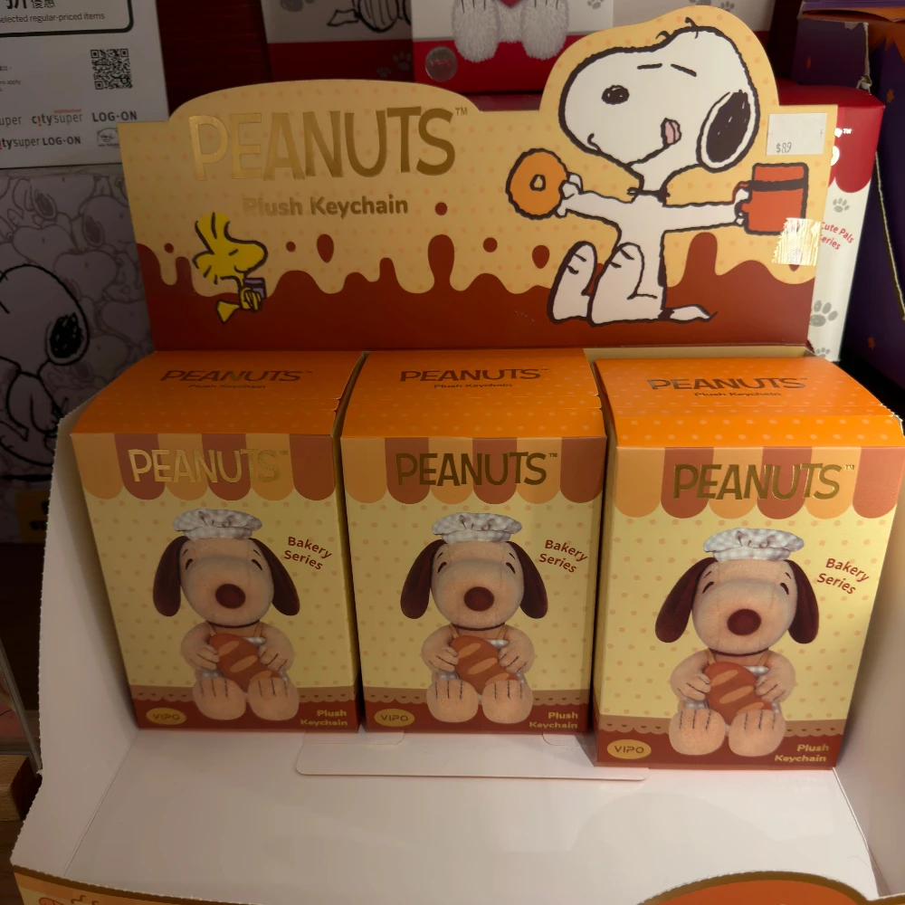 Фото Брелок-сюрприз из серии Peanut Bakery: фигурка Снупи, подвеска, милый настольный декор, модная загадочная игрушка-сюрприз в пакете, подарок №5