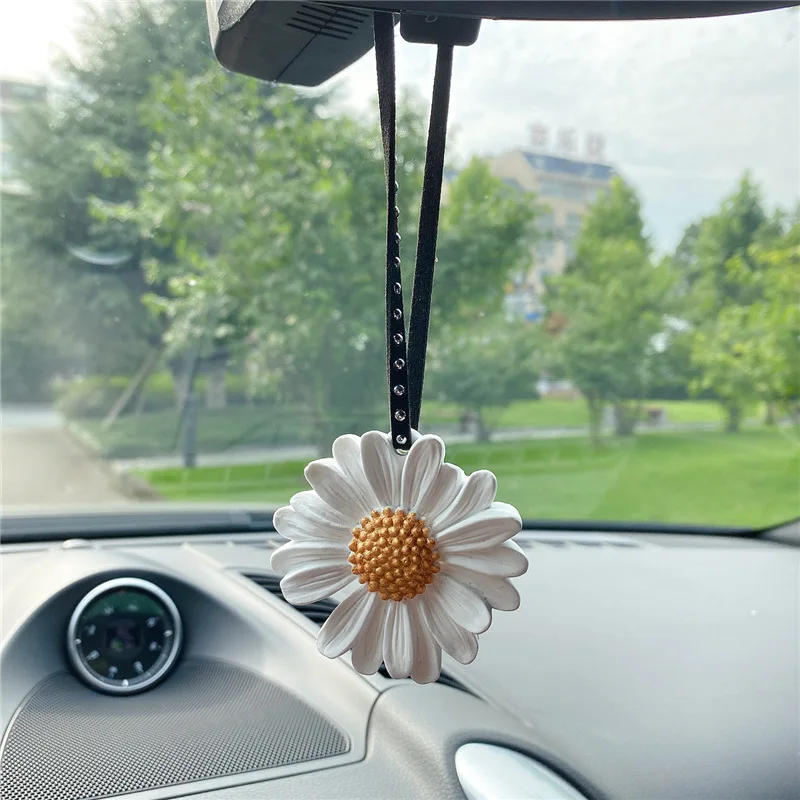 

Car Pendant Female Daisy Flower Rearview Mirror Hanging Gypsum Fragrance Perfume Auto Interior Aromatherapy Kawaii Accessories