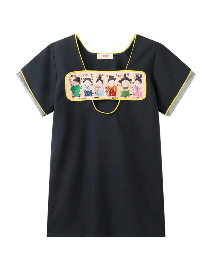 

Летнее платье-мини с открытой спиной и расклешенными рукавами