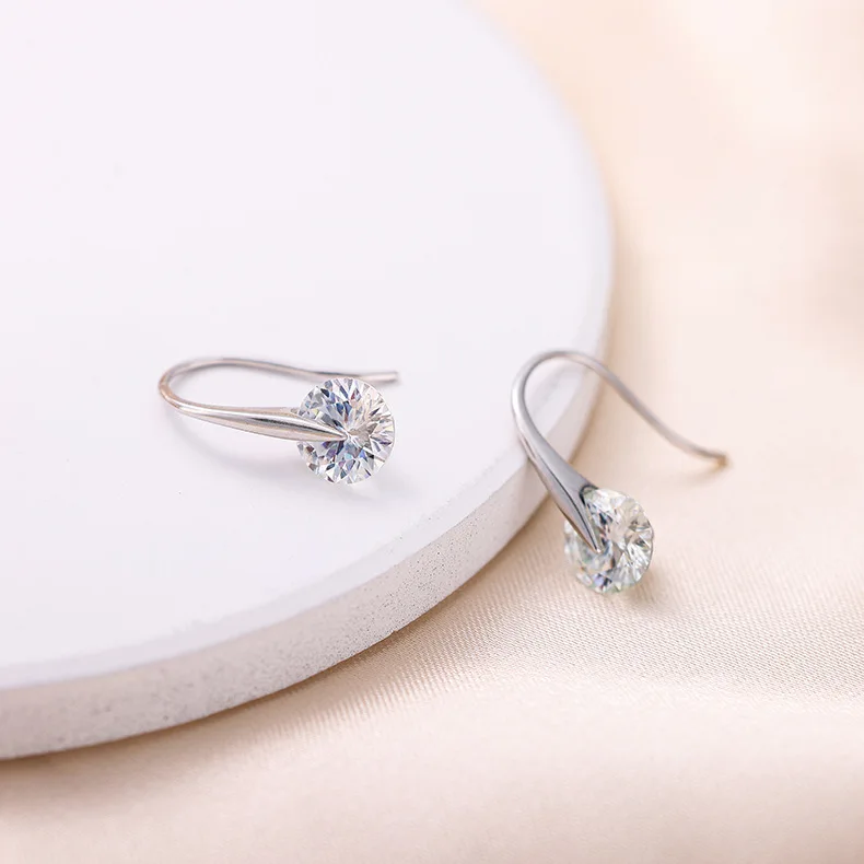 

Shiny selection of simple temperament S925 sterling silver earrings jewelry fashion Joker one carat Mosan diamond earrings