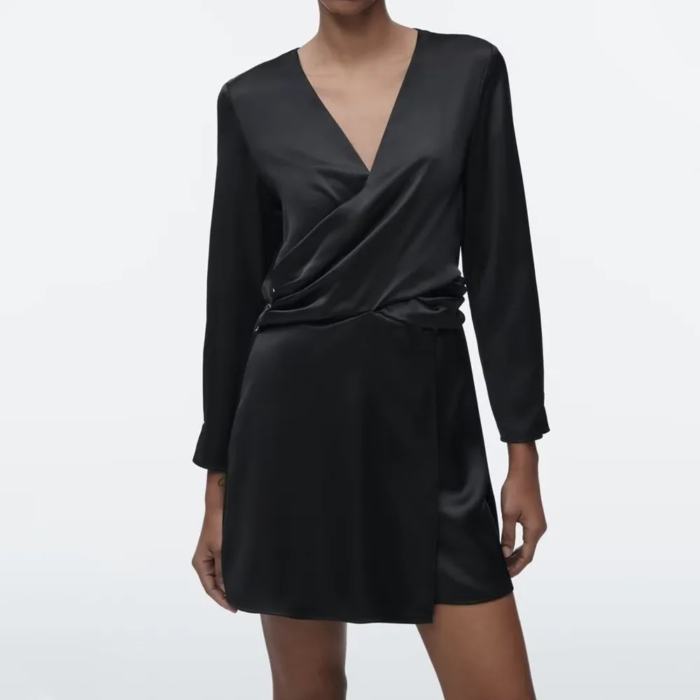 

Весна 2023, новинка, женская одежда UNIZERA, Черный Повседневный Универсальный Шелковый сатиновый комбинезон с V-образным вырезом и длинными рукавами, 2158899