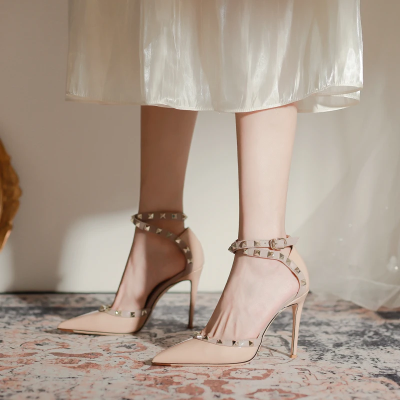 Spring /Summer Fashion Brand Women 's High Heels Pointed Rivet Women's Sandals Sexy Party Pumps Comfortable Office Women's Sho