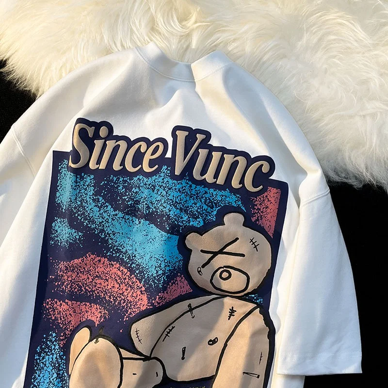 

Женская футболка с коротким рукавом, круглым вырезом и принтом медведя