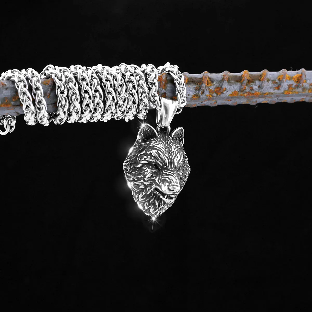 

Fashion Personality Wolf Head Viking Necklace Men's Retro Charm Amulet Pendant Men's and Women's Jewelry Free Shipping Products